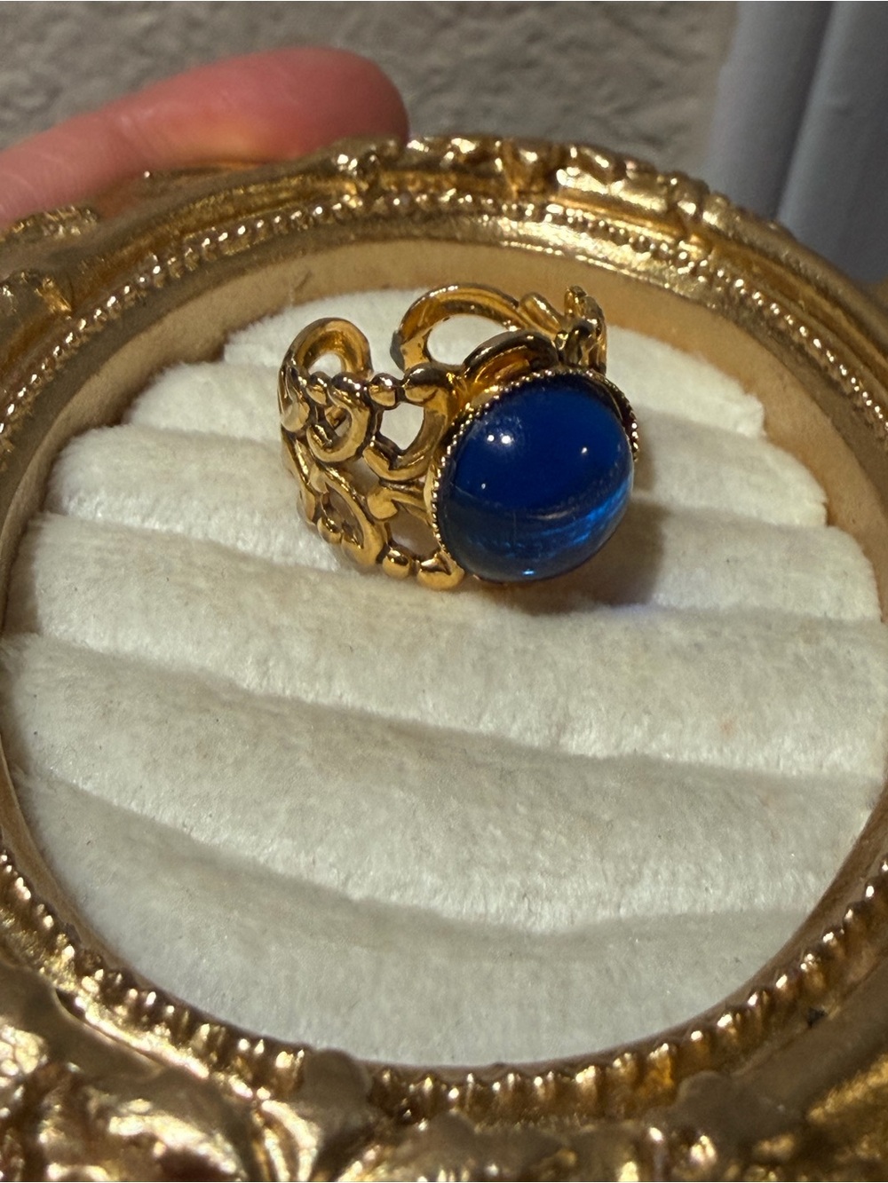 Beautiful ring - Picture 2 of 3
